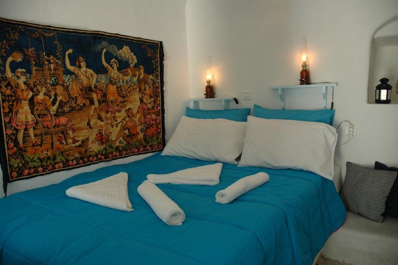 Black Rock Traditional Apartment Emporio (Santorini)