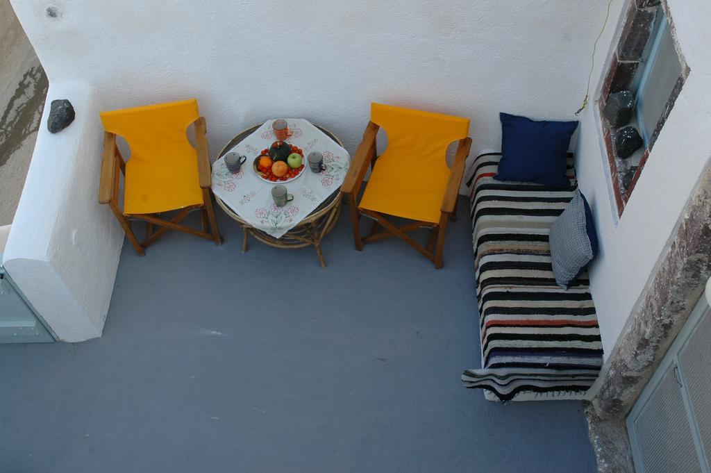 Black Rock Traditional * Emporio (Santorini)