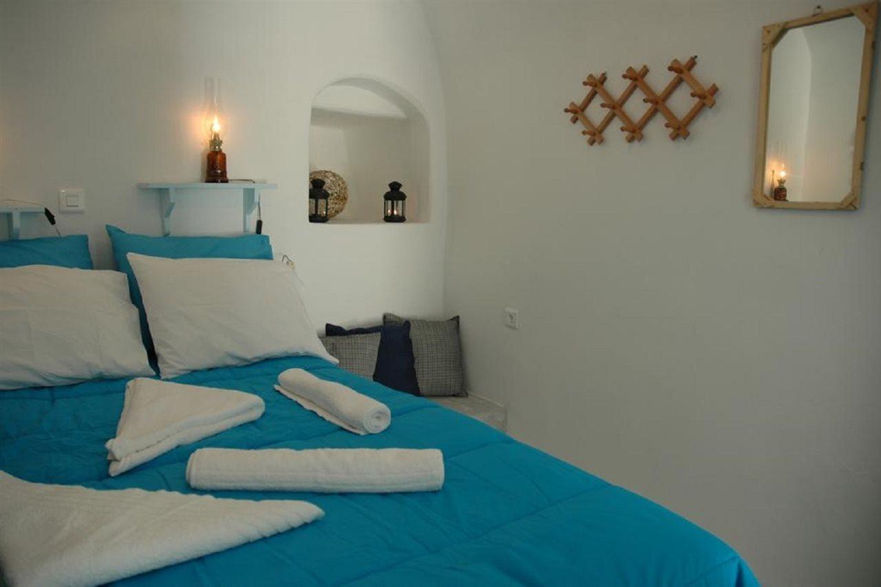 Black Rock Traditional * Emporio (Santorini)
