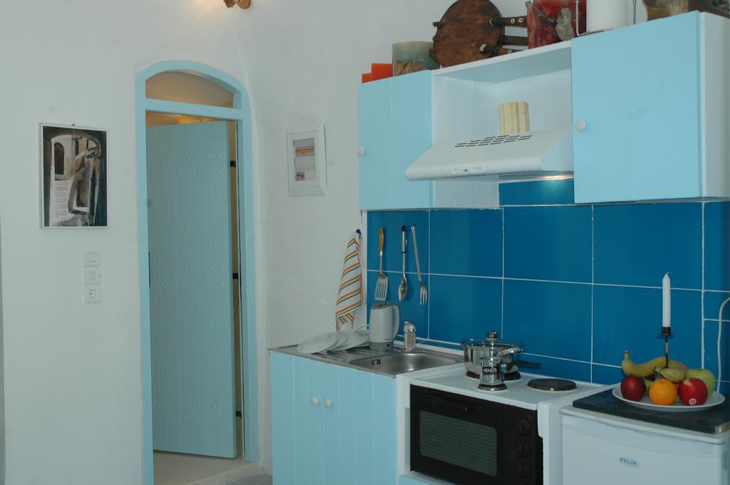 Black Rock Traditional Emporio (Santorini)